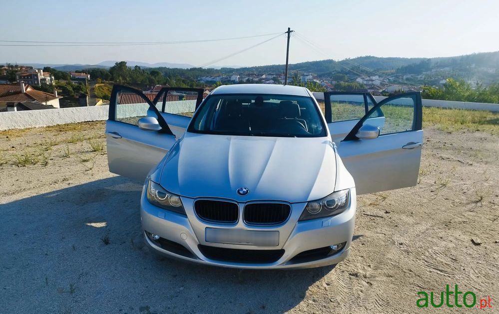 2011' BMW Série 3 D Xdrive Line Luxury photo #1