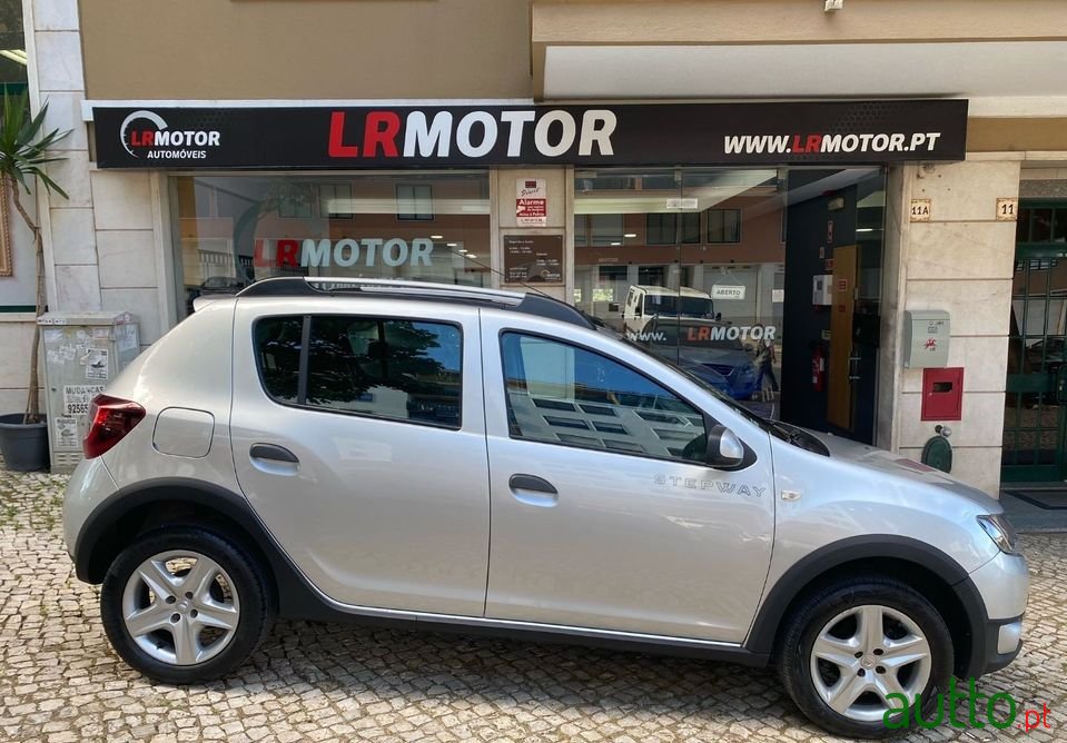 2015' Dacia Sandero Stepway photo #1