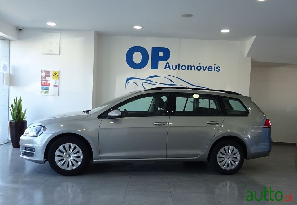 2015' Volkswagen Golf Variant photo #2