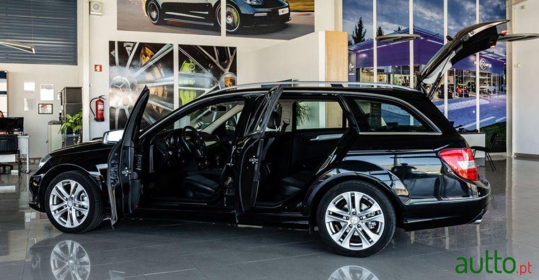 2011' Mercedes-Benz C-180 photo #3