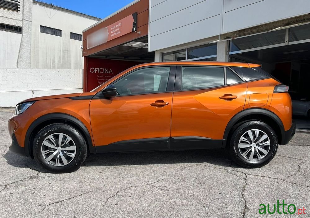 2023' Peugeot 2008 photo #2