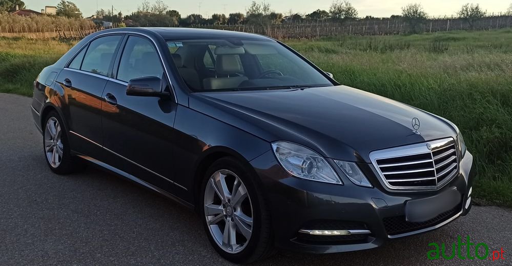 2012' Mercedes-Benz E 300 photo #1