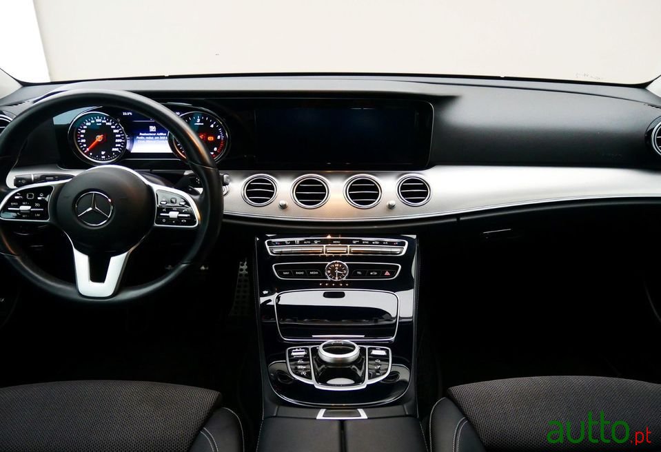 2018' Mercedes-Benz E-220 photo #6