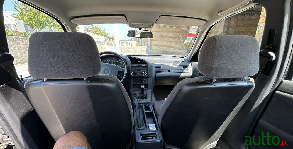 1993' BMW Série 3 I Touring photo #4