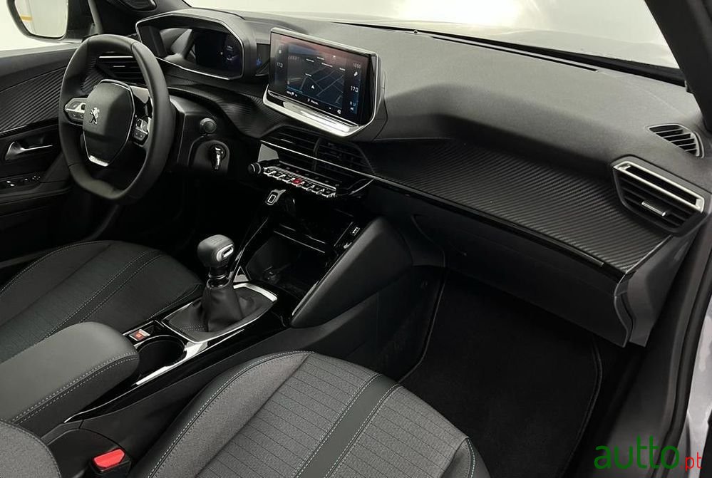 2022' Peugeot 2008 1.2 Puretech Allure photo #3