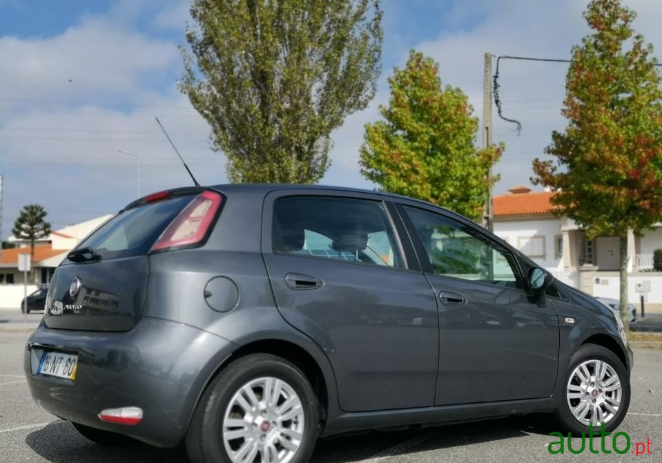 2013' Fiat Punto Evo photo #3
