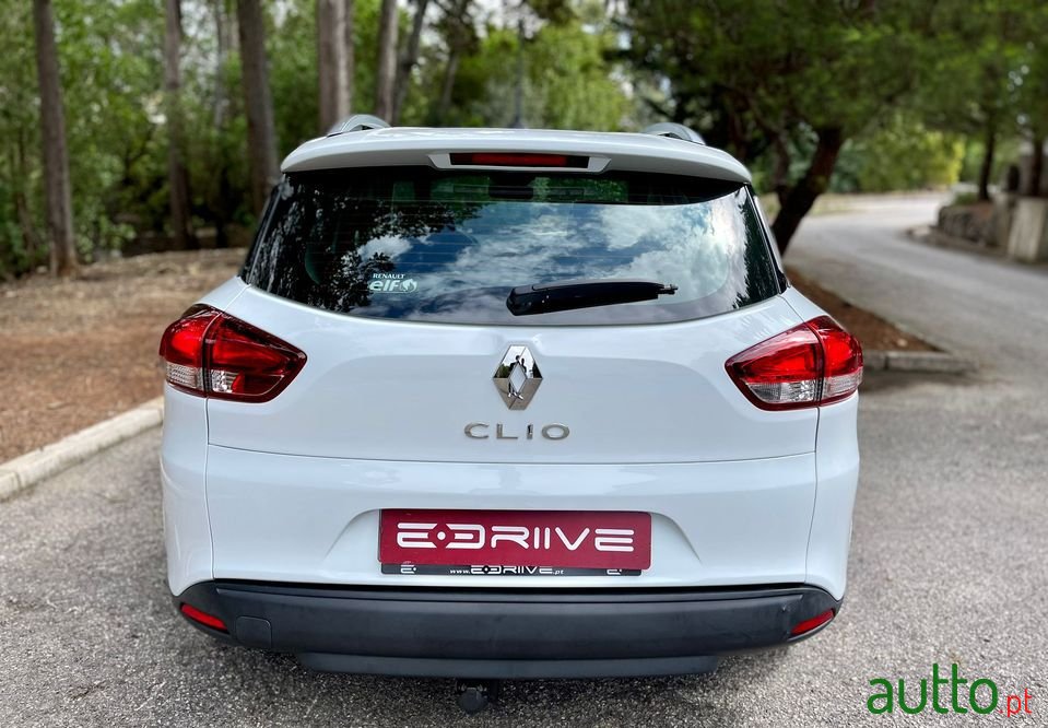 2017' Renault Clio Sport Tourer photo #6