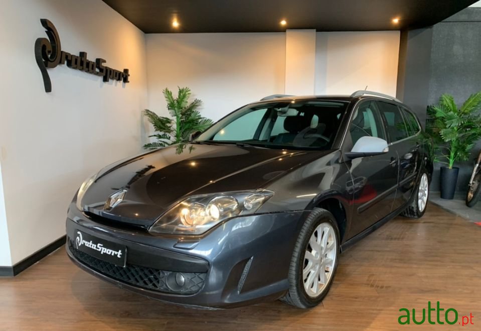 2010' Renault Laguna photo #1