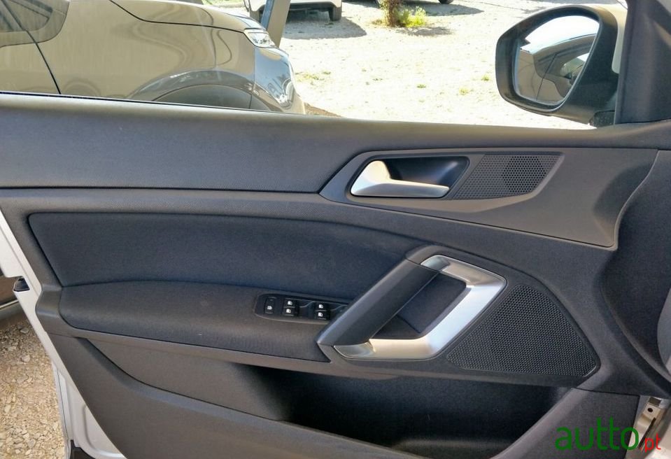 2015' Peugeot 308 Sw photo #6