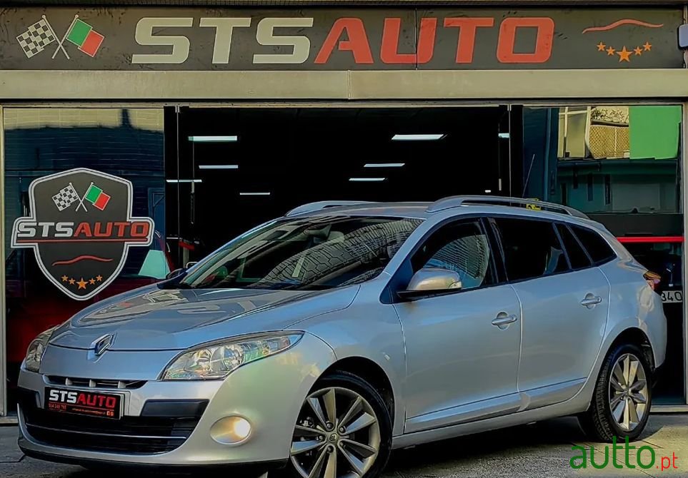 2010' Renault Megane Sport Tourer photo #1