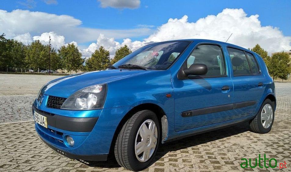 2002' Renault Clio photo #2