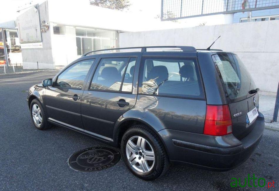 2002' Volkswagen Golf Variant photo #1