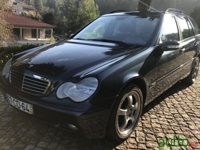 2004' Mercedes-Benz C-220 Cdi Classic photo #1