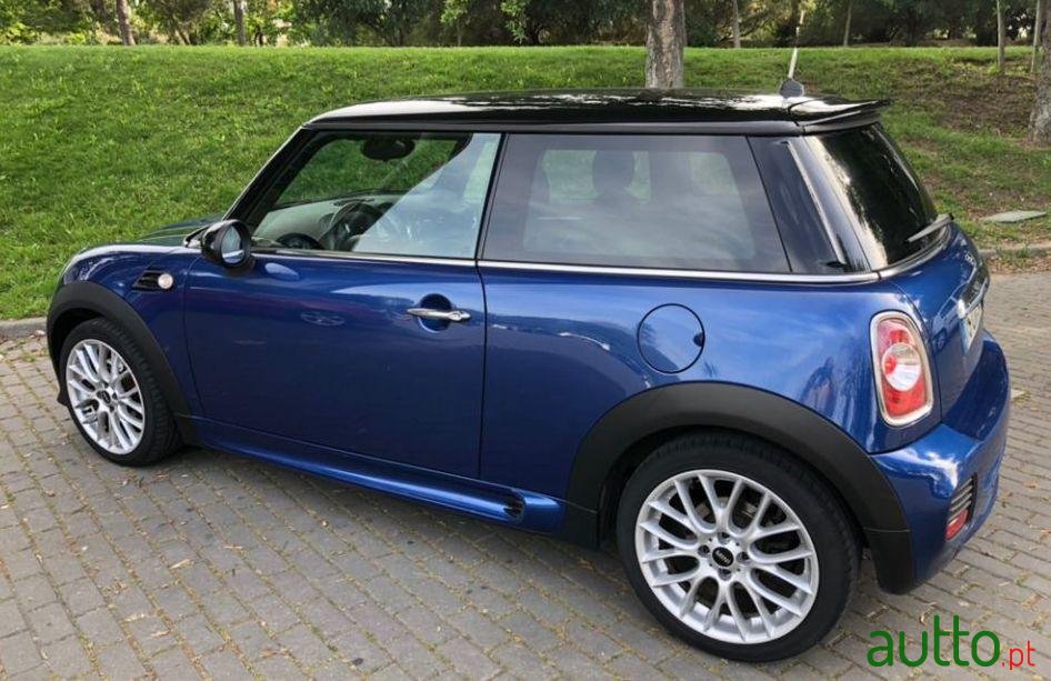 2013' MINI Cooper D photo #3