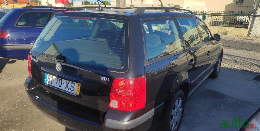 2000' Volkswagen Passat Variant photo #2