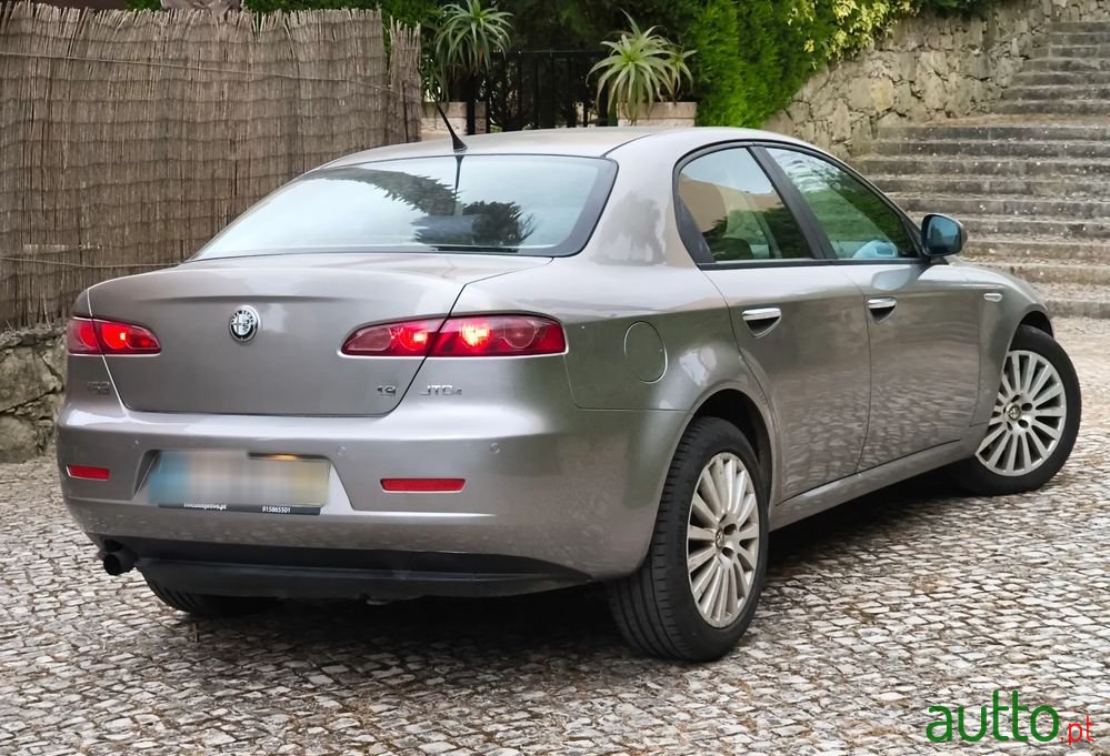 2008' Alfa Romeo 159 photo #4