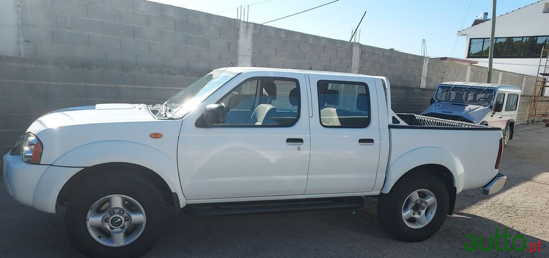 2004' Nissan Navara photo #4