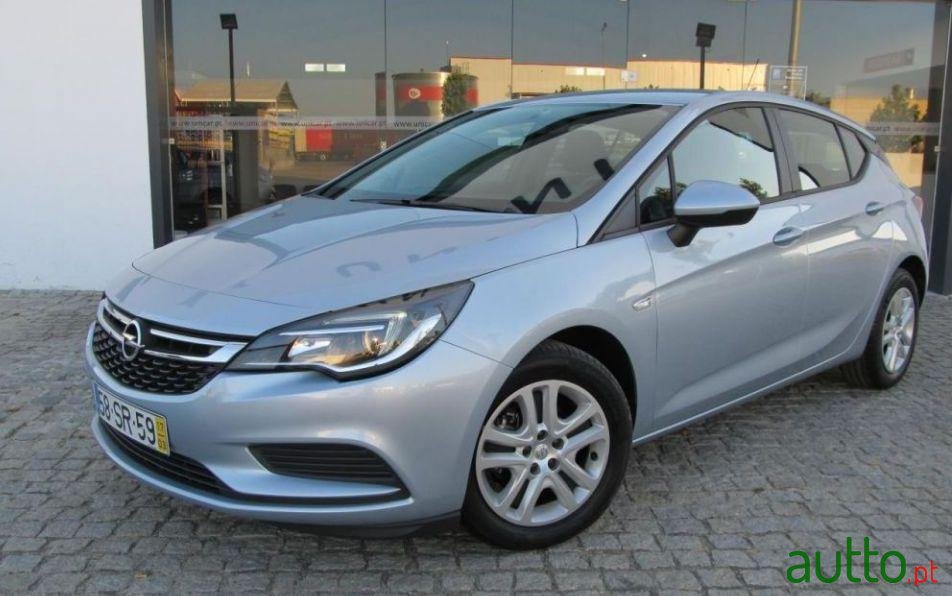 2017' Opel Astra photo #2
