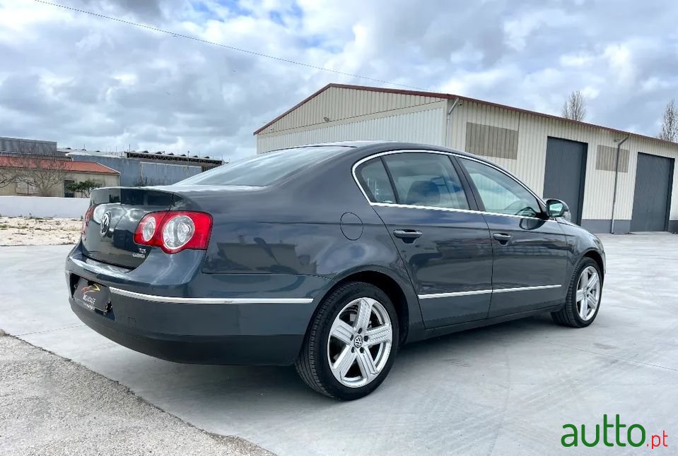 2010' Volkswagen Passat photo #5