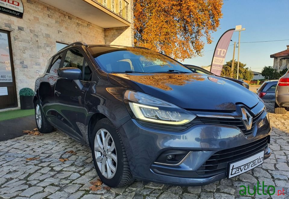 2017' Renault Clio Sport Tourer photo #2