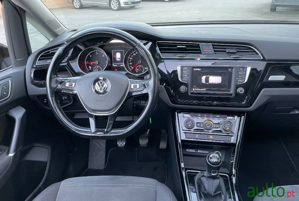 2017' Volkswagen Touran photo #6