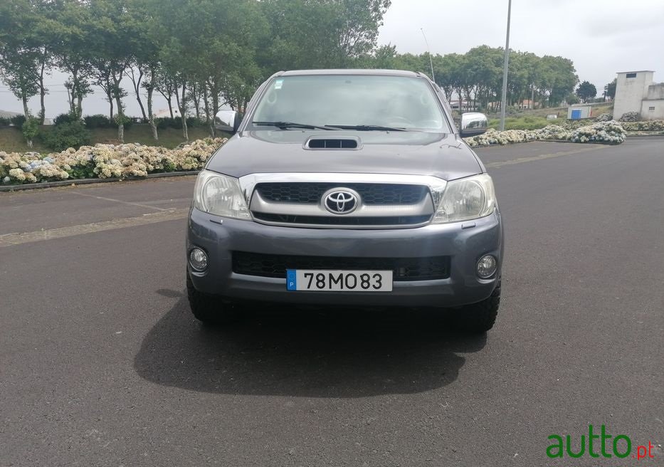 2011' Toyota photo #3