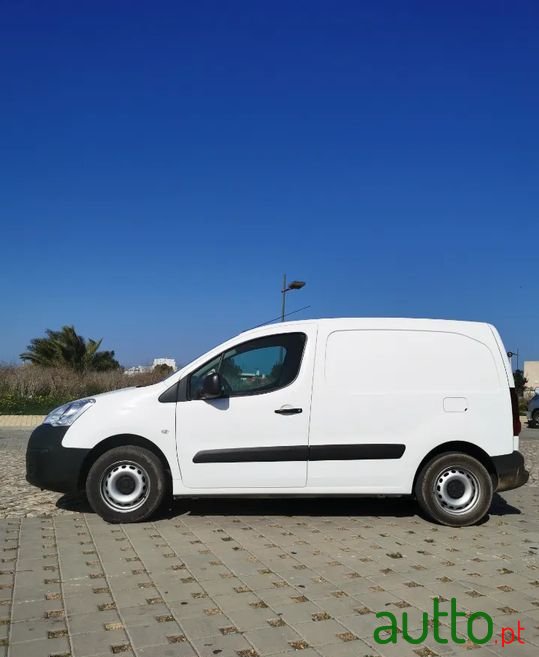 2017' Peugeot Partner photo #2