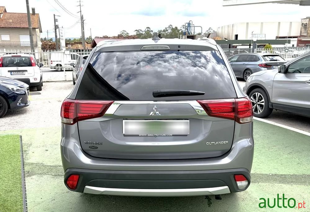 2018' Mitsubishi Outlander 2.2 Di-D Instyle Navi photo #4