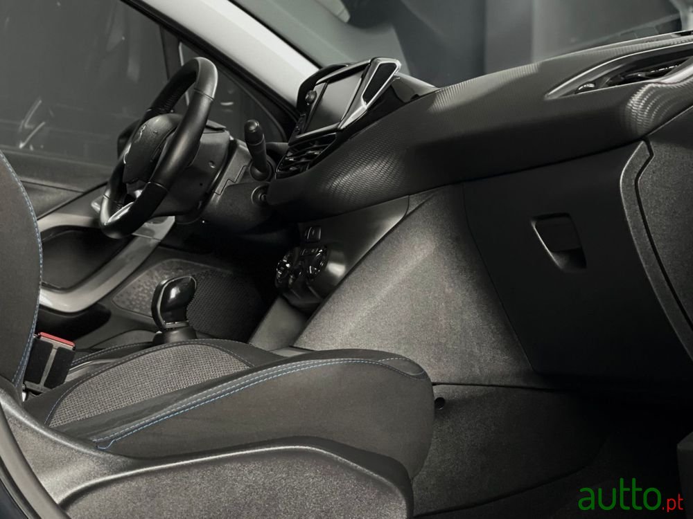 2018' Peugeot 2008 1.6 Bluehdi Style photo #4