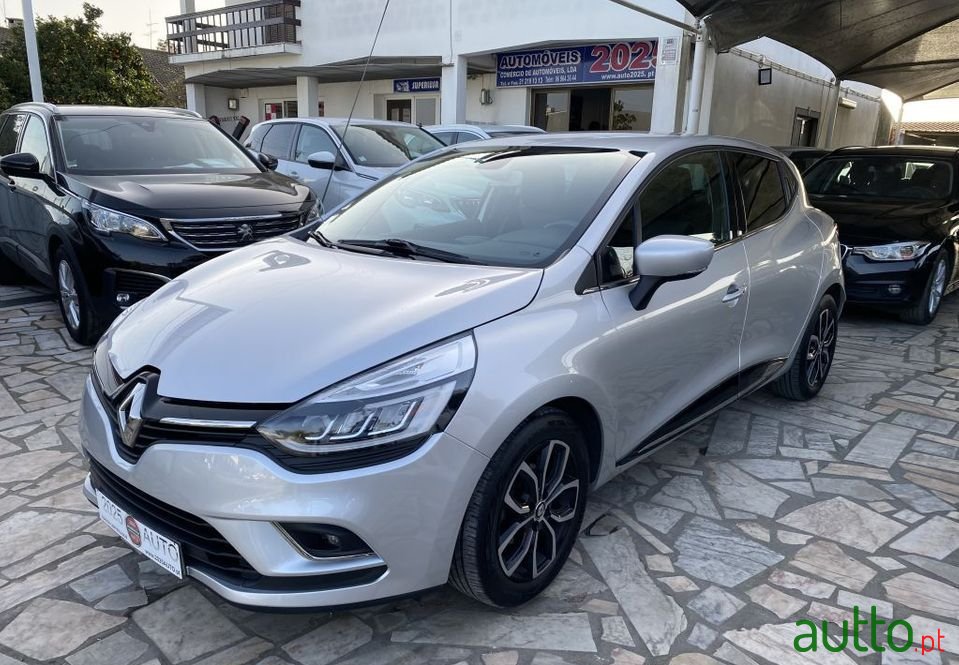 2019' Renault Clio photo #1