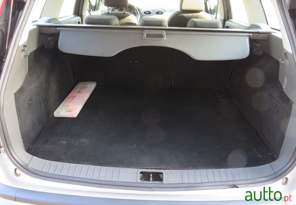 2006' Ford Focus Sw photo #5