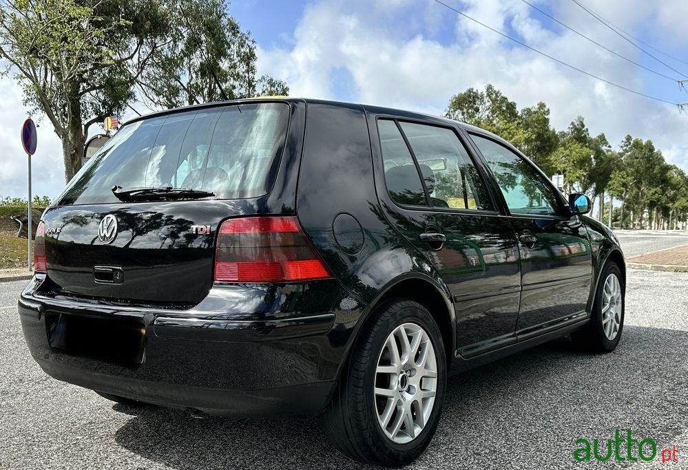 2003' Volkswagen Golf photo #4
