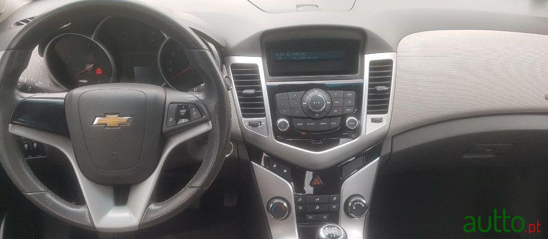 2010' Chevrolet Cruze Ls photo #1