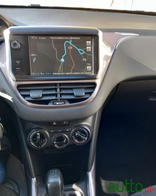 2014' Peugeot 2008 photo #6