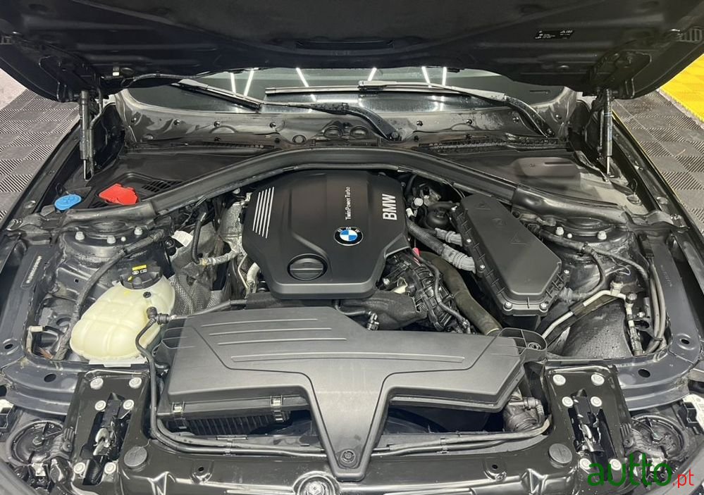 2016' BMW 320 D Touring Advantage photo #6