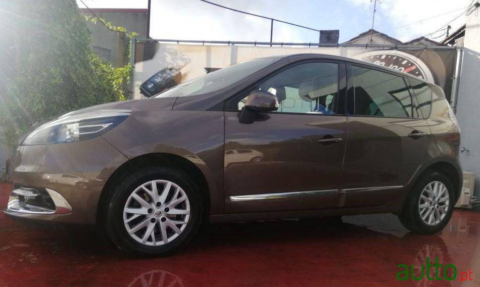 2012' Renault Scenic photo #1