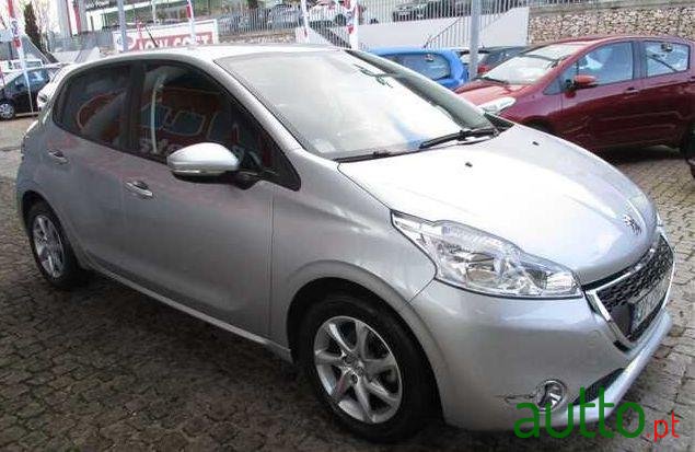2014' Peugeot 208 1.4 Hdi Active photo #1