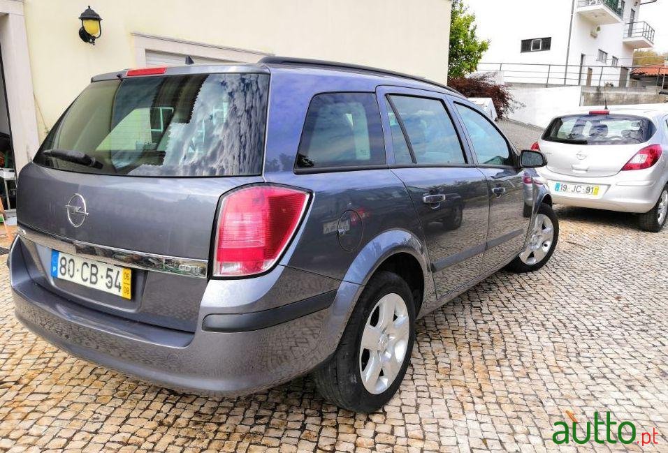 2006' Opel Astra Caravan photo #4