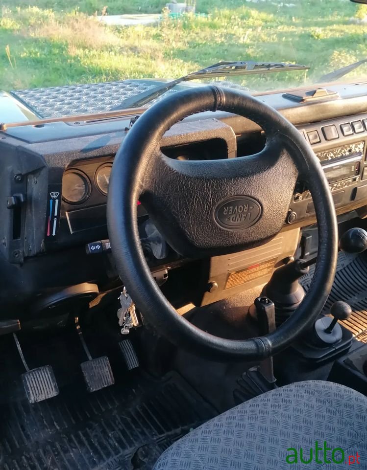 2002' Land Rover Defender photo #1