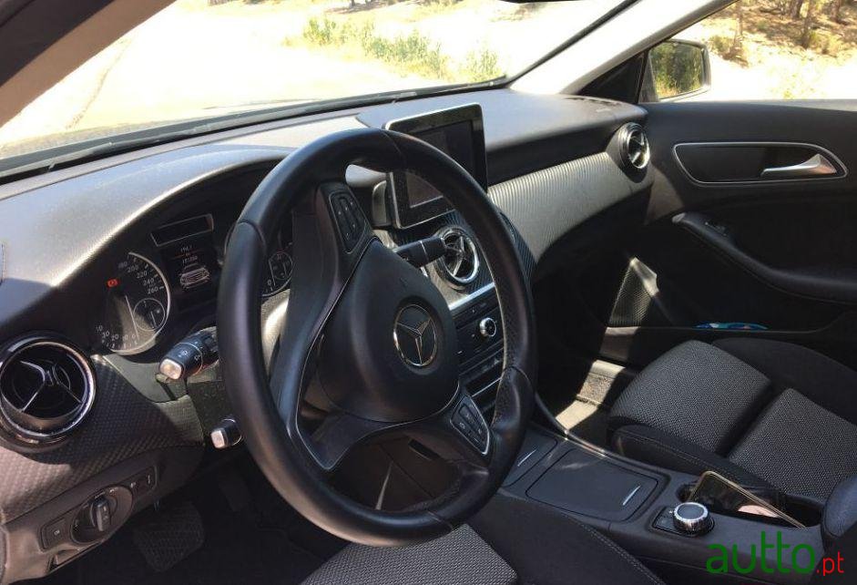 2016' Mercedes-Benz Gla-180 Style photo #1