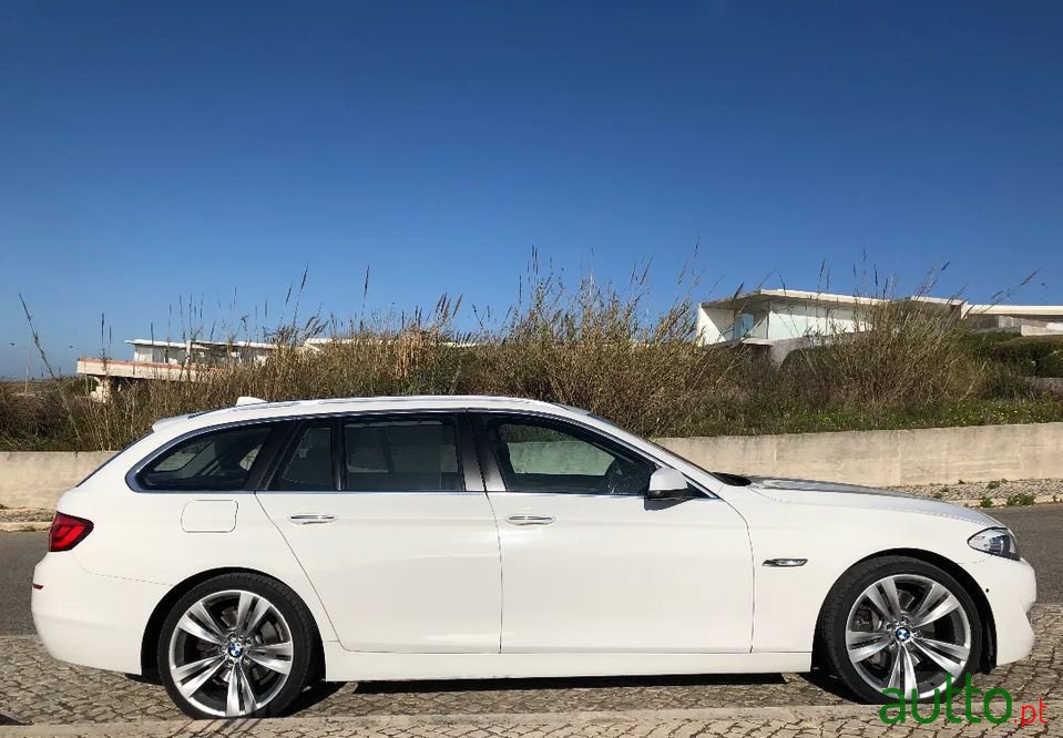 2010' BMW 530 photo #1