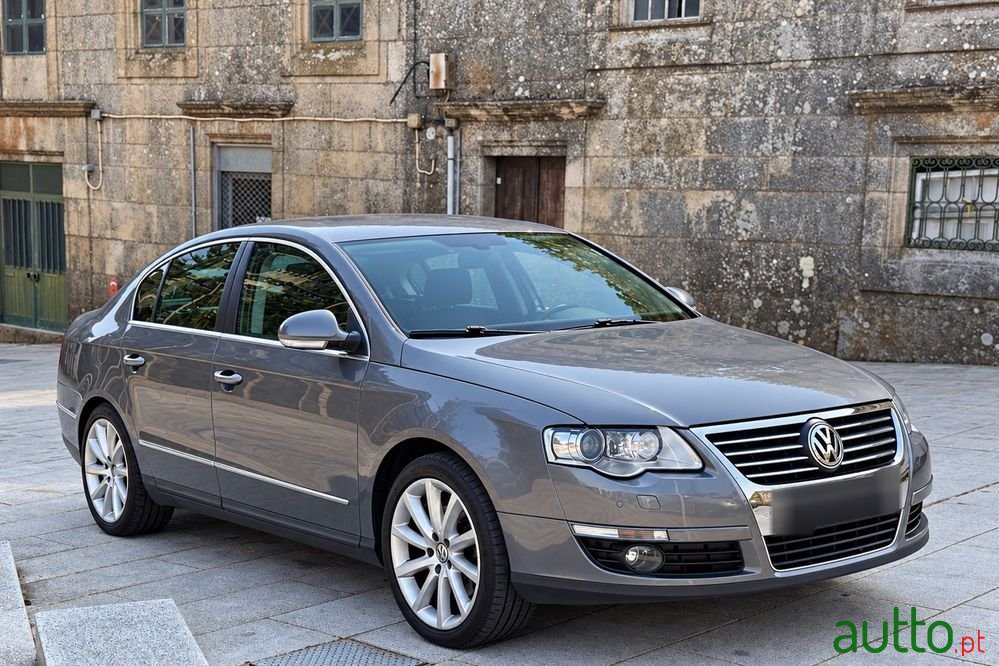 2007' Volkswagen Passat photo #2