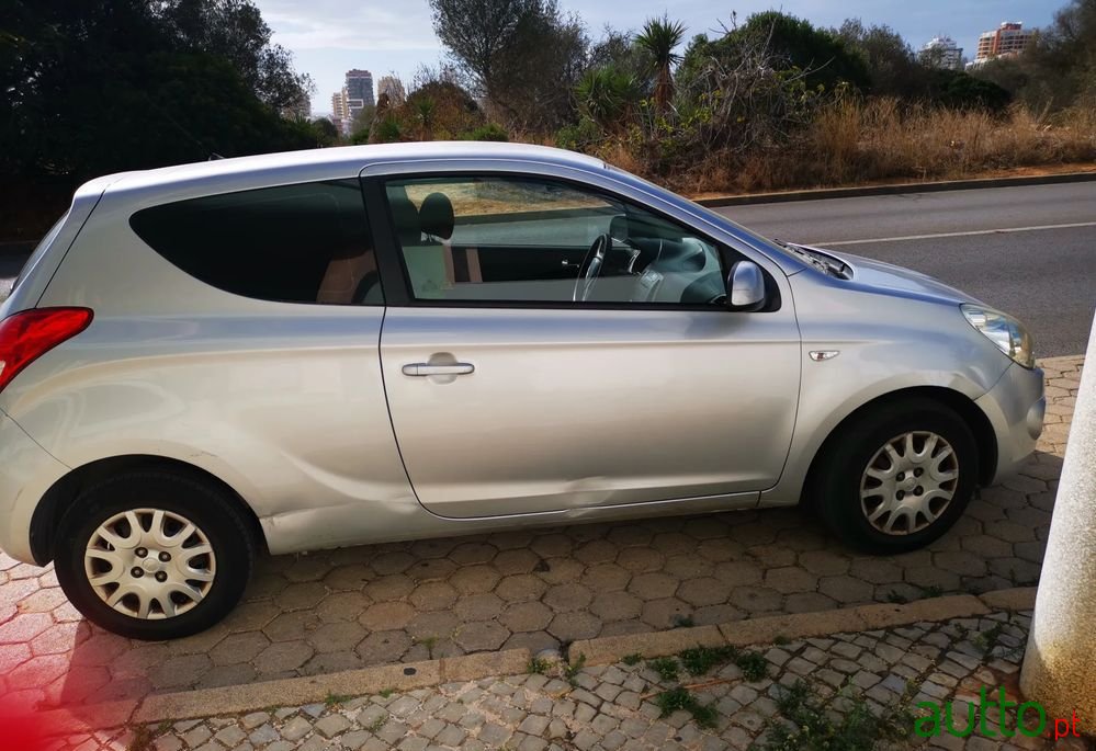 2010' Hyundai i20 photo #3