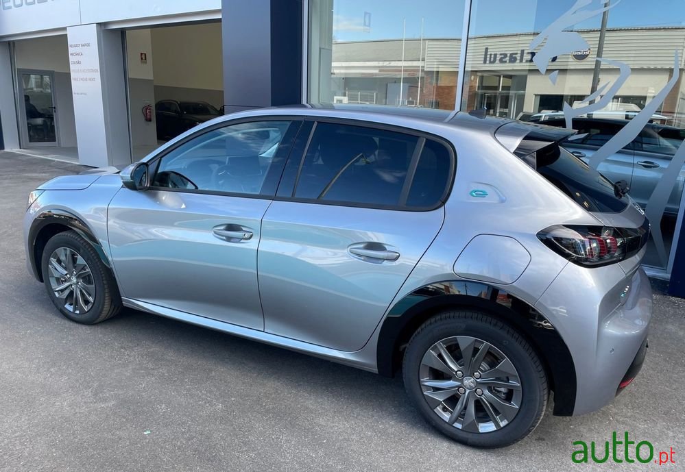 2023' Peugeot e-208 photo #2