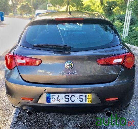 2012' Alfa Romeo Giulietta photo #1