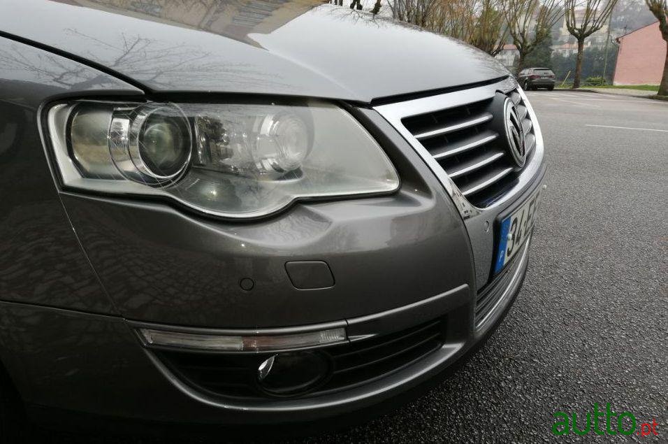 2007' Volkswagen Passat Variant photo #1