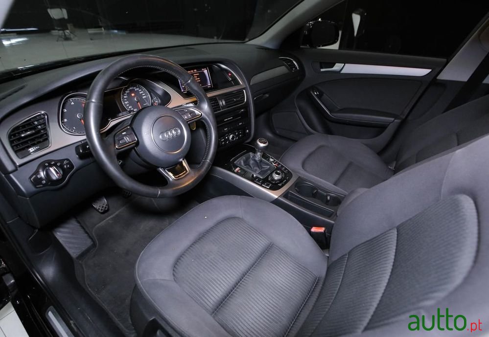 2012' Audi A4 Avant photo #5