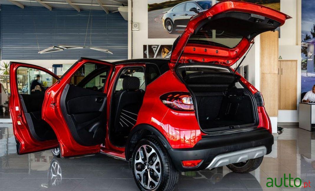 2019' Renault Captur photo #1