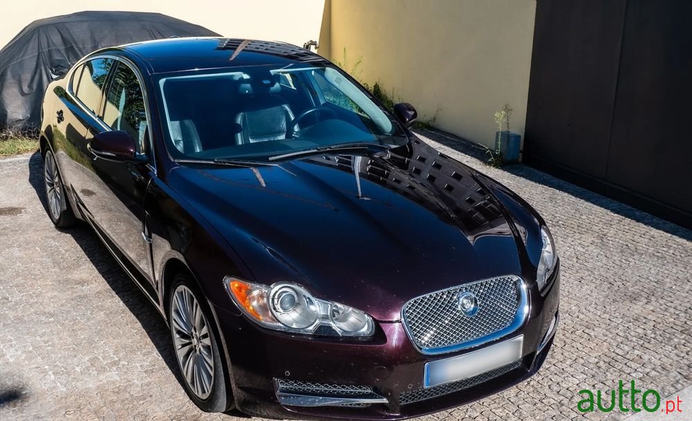 2010' Jaguar XF photo #5
