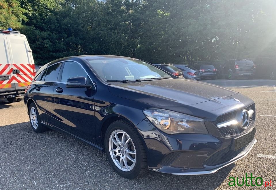 2016' Mercedes-Benz Cla-180 photo #2